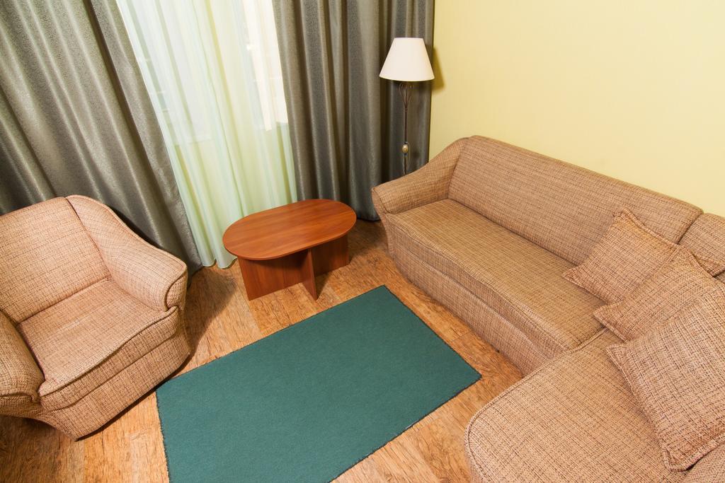 Mini-Hotel On Geroiv Energetykiv Street 18 Kiev Ngoại thất bức ảnh