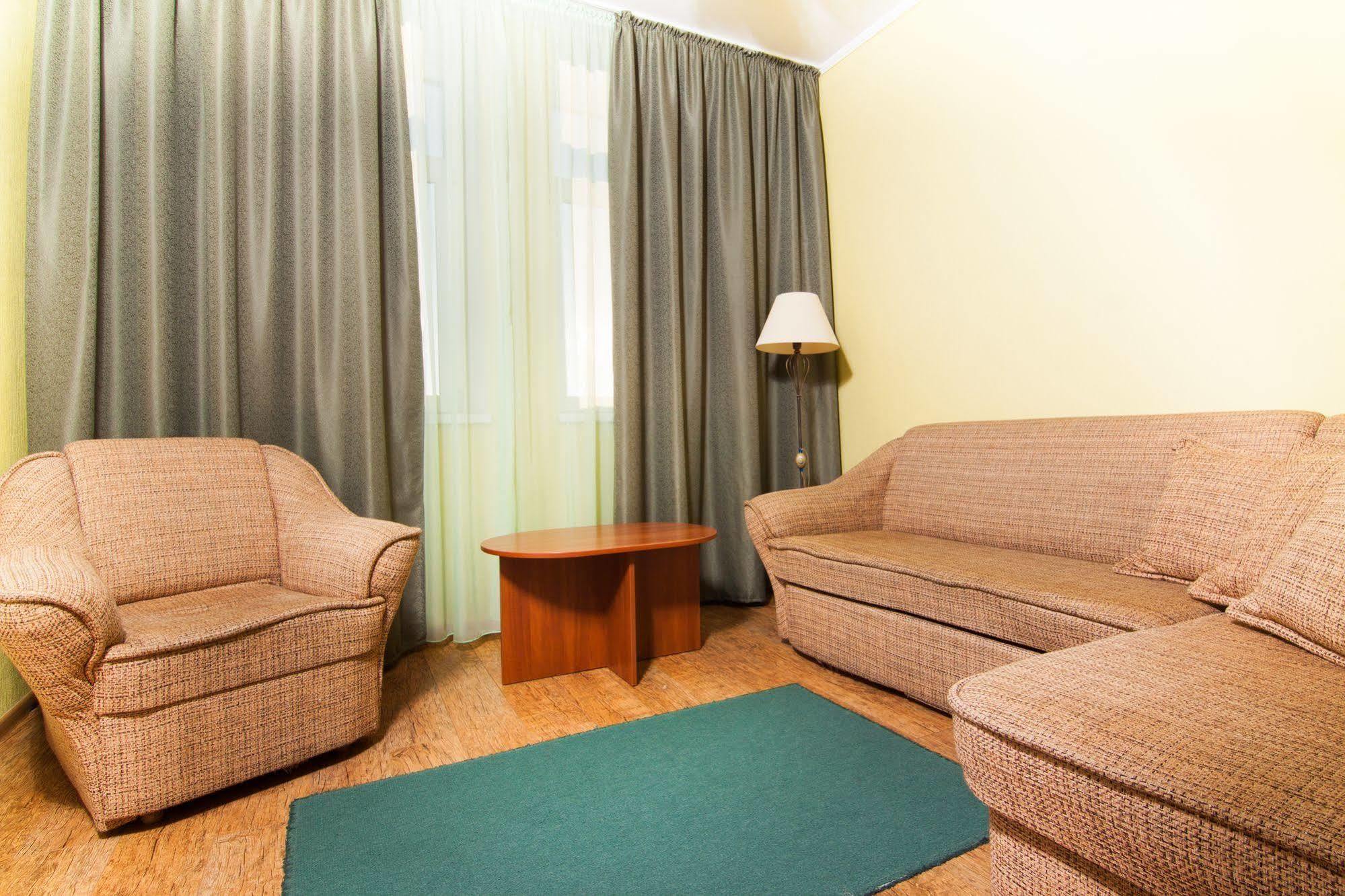 Mini-Hotel On Geroiv Energetykiv Street 18 Kiev Ngoại thất bức ảnh