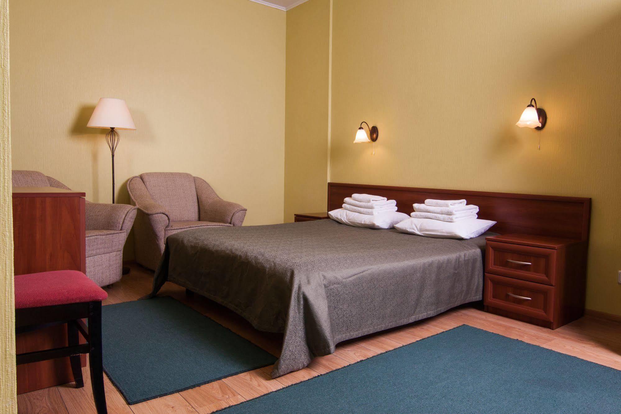 Mini-Hotel On Geroiv Energetykiv Street 18 Kiev Ngoại thất bức ảnh