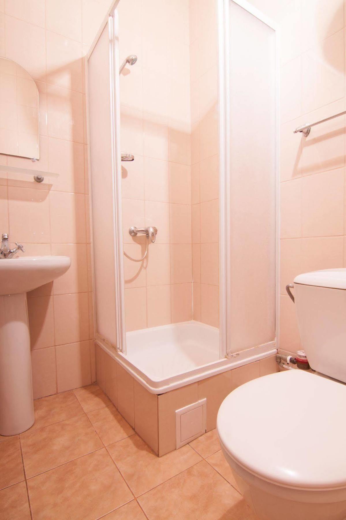 Mini-Hotel On Geroiv Energetykiv Street 18 Kiev Ngoại thất bức ảnh