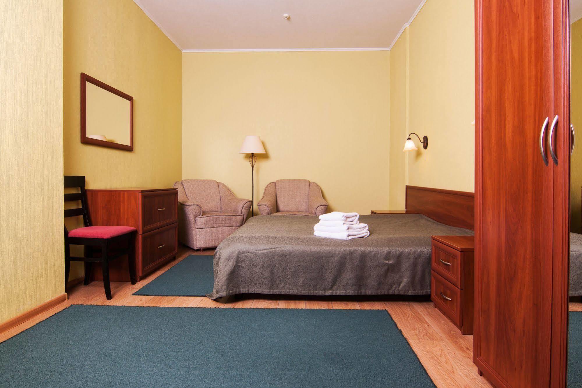 Mini-Hotel On Geroiv Energetykiv Street 18 Kiev Ngoại thất bức ảnh