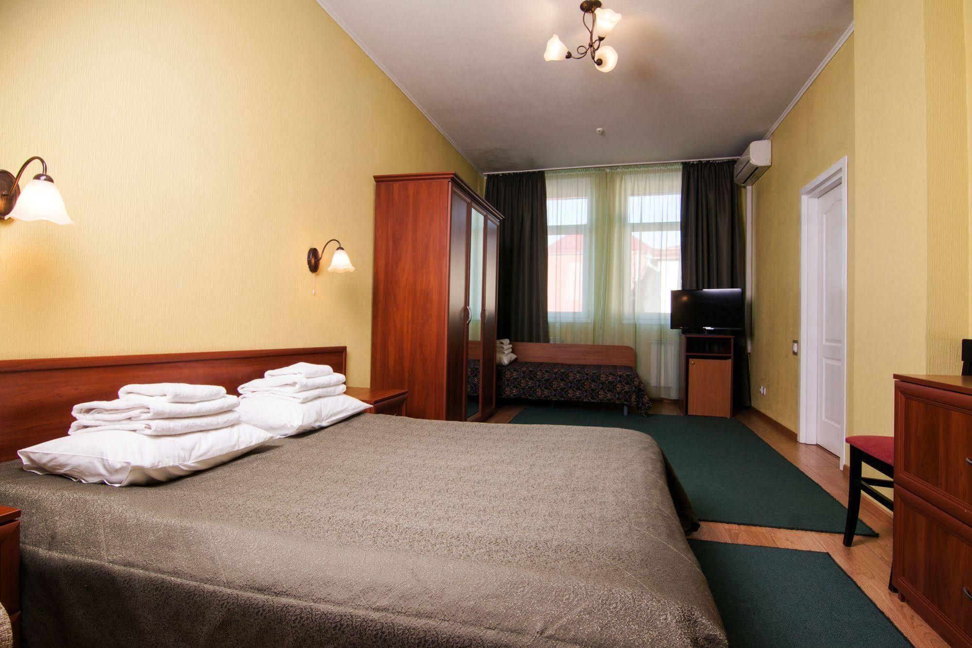Mini-Hotel On Geroiv Energetykiv Street 18 Kiev Ngoại thất bức ảnh