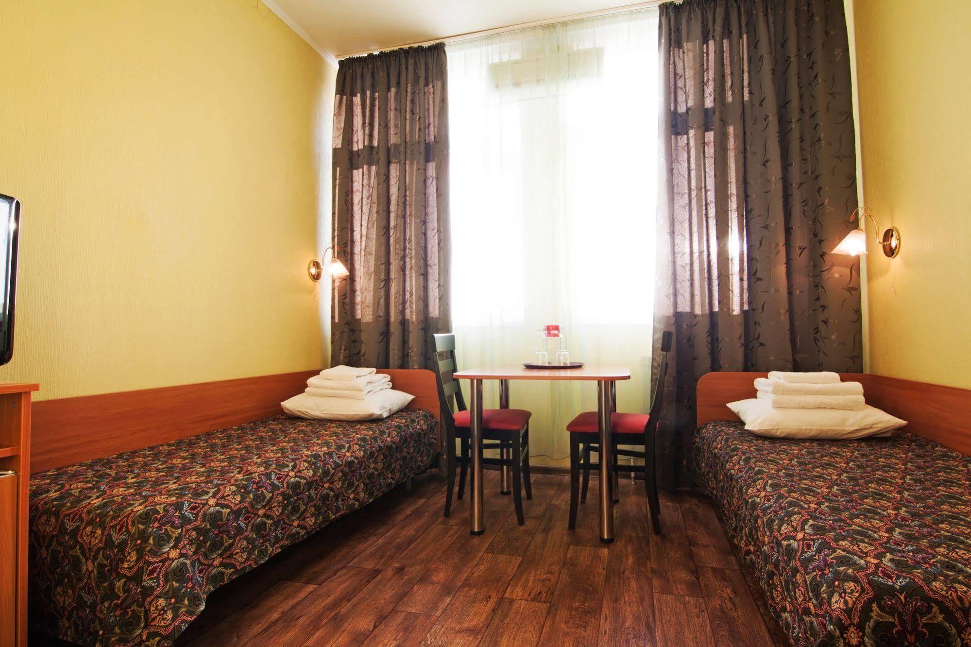 Mini-Hotel On Geroiv Energetykiv Street 18 Kiev Ngoại thất bức ảnh