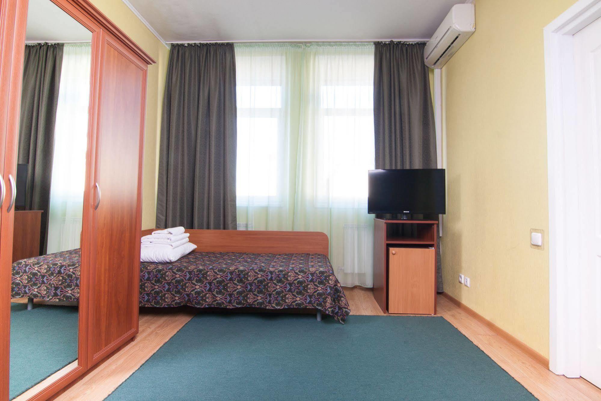 Mini-Hotel On Geroiv Energetykiv Street 18 Kiev Ngoại thất bức ảnh