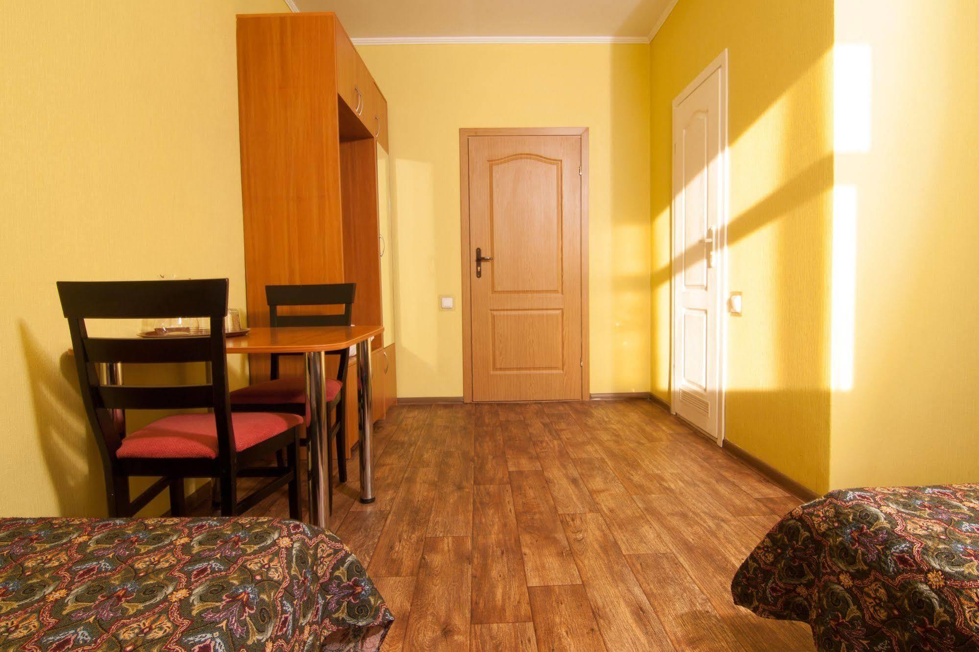 Mini-Hotel On Geroiv Energetykiv Street 18 Kiev Ngoại thất bức ảnh